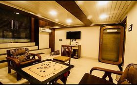 Qubestay Airport Capsule Hotel & Hostel